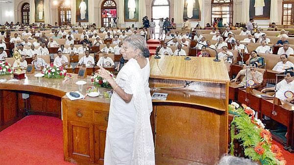 நூறு வயதை தொட்டு வாழும் சமூகப் போராளி கே.ஆர்.கவுரியம்மா-கேரளாவே கொண்டாடும் புரட்சி நாயகி !