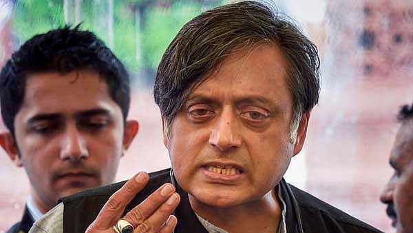 “எந்த வடமாநிலத்தவராவது தமிழ், மலையாளத்தைக் கற்றுக் கொள்கிறார்களா?” - சசி தரூர் கேள்வி!