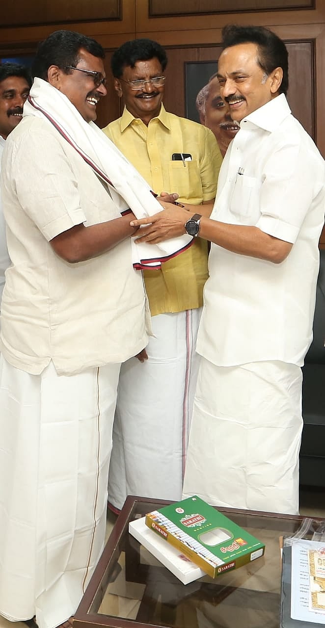 தலைவர் மு.க.ஸ்டாலின் முன்னிலையில் தி.மு.கவில் இணைந்தார் தங்க தமிழ்ச்செல்வன்! (Album)