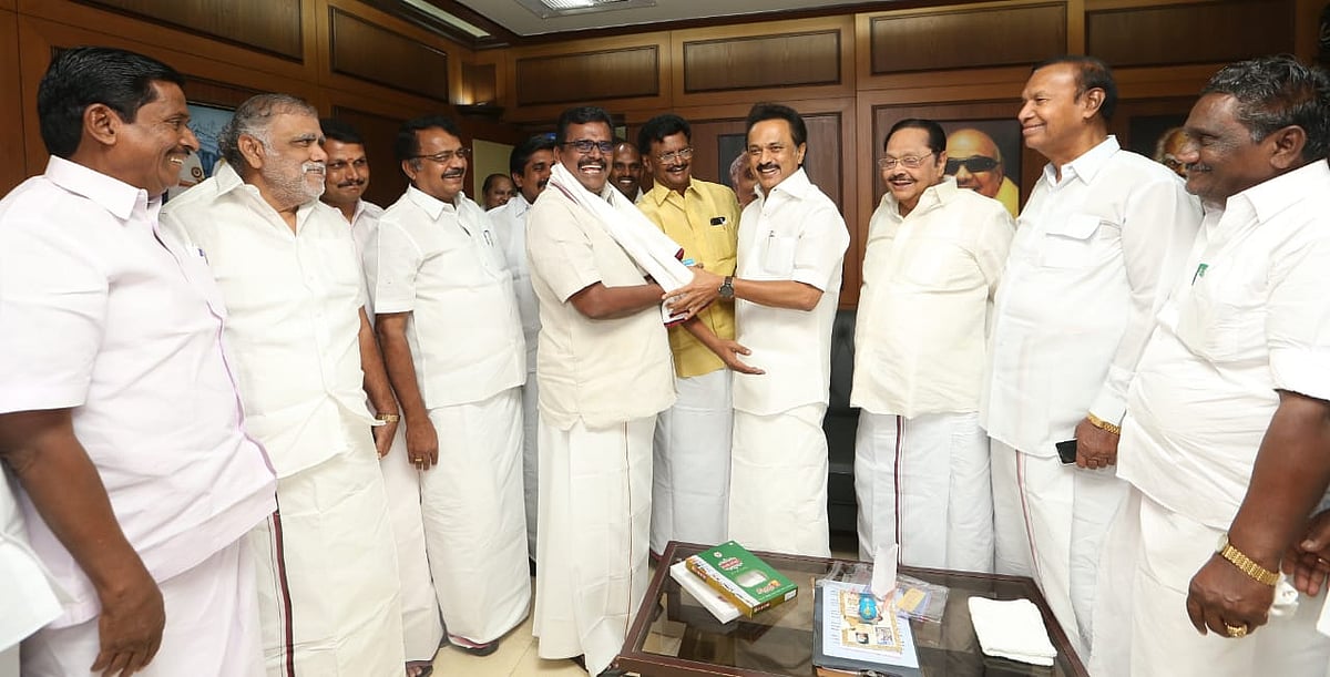 தலைவர் மு.க.ஸ்டாலின் முன்னிலையில் தி.மு.கவில் இணைந்தார் தங்க தமிழ்ச்செல்வன்! (Album)