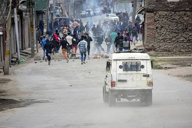 மனநிலை பாதிப்புடன் இருக்கும் காஷ்மீரின் சரிபாதி இளைஞர்கள் : ஆய்வில் அதிர்ச்சி தகவல்!
