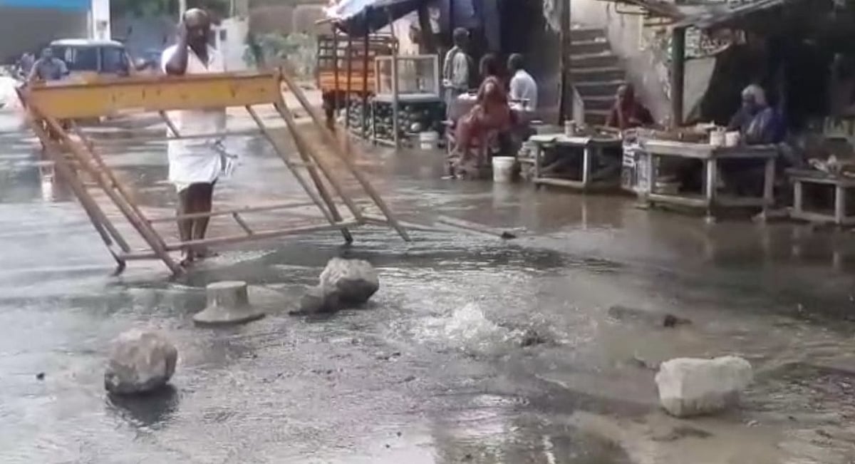 முதல்வரின் ஊரில் ராட்சத குடிநீர்குழாய் உடைந்து 8மணி நேரமாக தண்ணீர் வீணாக்கப் போகும் அவலம்!