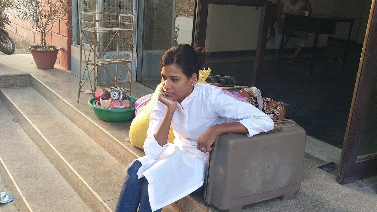 அமித்ஷாவுக்கு கறுப்புக் கொடி காட்டிய அலகாபாத் பல்கலைக்கழக மாணவி இடைநீக்கம்! 