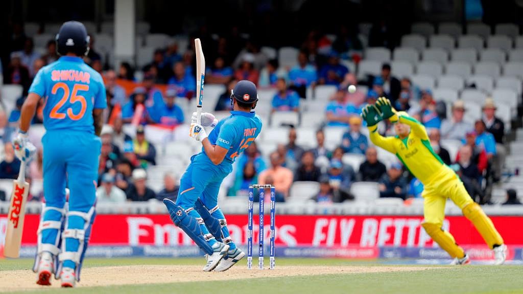 தவான் சதம்... கோலி, ரோஹித் அரைசதம் : ஆஸ்திரேலிய அணிக்கு 353 ரன்கள் இலக்கு!