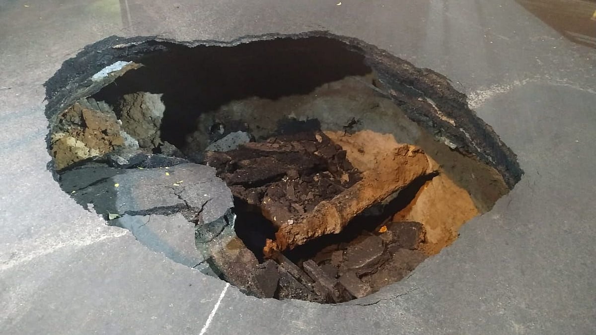 சென்னை மத்திய கைலாஷ் அருகே சாலையில் மீண்டும் ஏற்பட்ட பள்ளம் : பொதுமக்கள் அச்சம் !