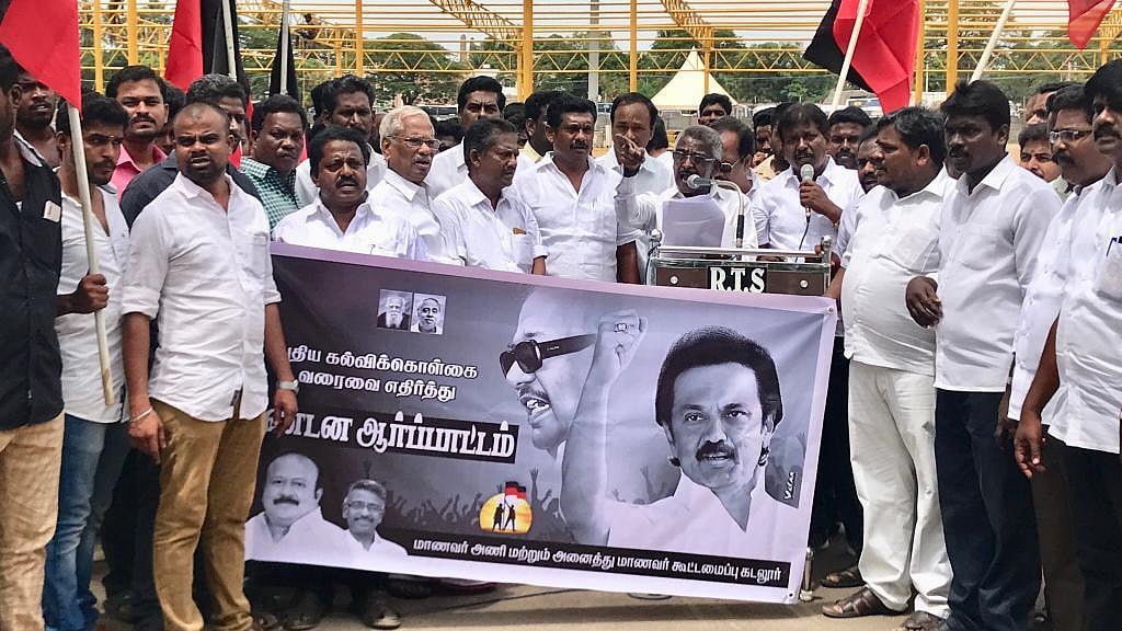 நீட், இந்தி திணிப்பு உள்ளிட்டவற்றை எதிர்த்து திமுக மாணவரணி சார்பில் மாபெரும் ஆர்ப்பாட்டம்!