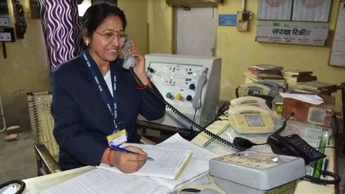 ரயில்வே அதிகாரிகள் இந்தி, ஆங்கிலத்தில் மட்டுமே பேச வேண்டும் - தென்னக ரயில்வே உத்தரவு!