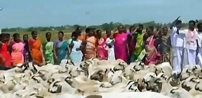 ஹைட்ரோ கார்பன் திட்டத்தால் வாழ்வாதாரமே அழிந்துவிட்டது: வயலில் இறங்கி விவசாயிகள் போராட்டம்!