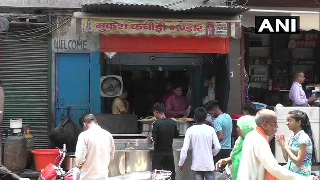 ஆண்டுக்கு ரூ.60 லட்சம் வருமானம் ஈட்டும் சமோசா வியாபாரி... மோப்பம் பிடித்த வணிக வரித்துறை!