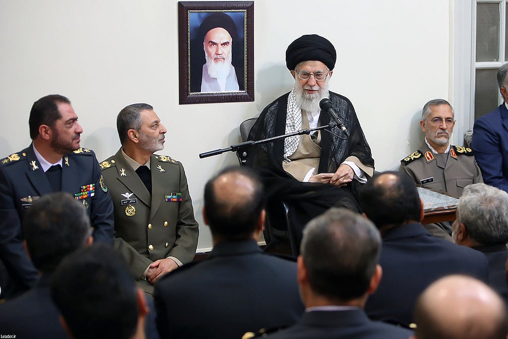 ஈரானில் பறந்த அமெரிக்காவின் ஆளில்லா உளவு விமானம் :  சுட்டு வீழ்த்திய ஈரான் ராணுவம்!