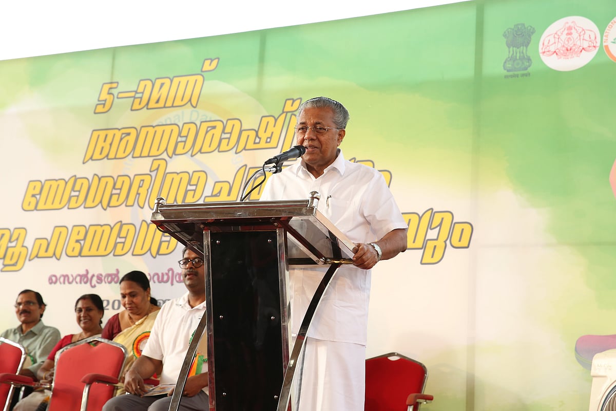 யோகாவை மதத்துடன் தொடர்புப்படுத்த கூடாது - கேரள முதல்வர் பினராயி விஜயன் பேச்சு !