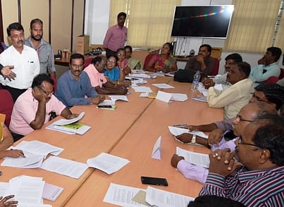 மூடிய அறைக்குள் ரகசியமாக நடந்த புதிய கல்வி கொள்கை கருத்து கேட்பு கூட்டம் : போராட்டத்தால் முறியடிப்பு!