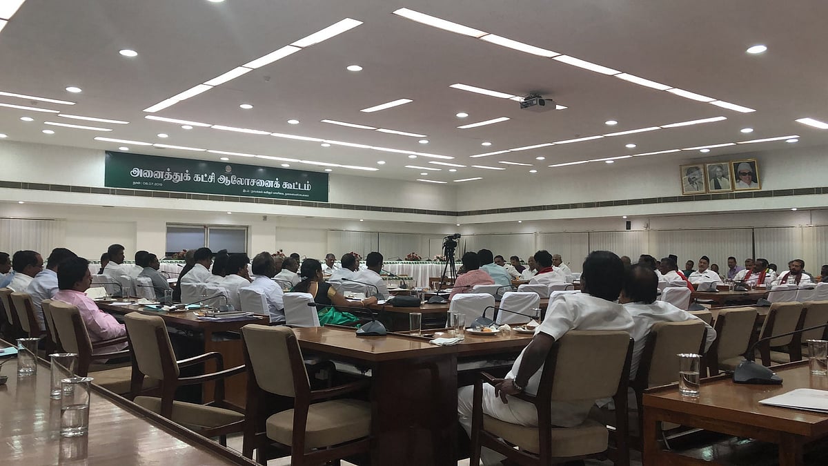 பொருளாதார இட ஒதுக்கீட்டுக்கு ஆதரவு? : புயலைக் கிளப்பிய காங்கிரஸ், மார்க்சிஸ்ட் நிலைப்பாடு!