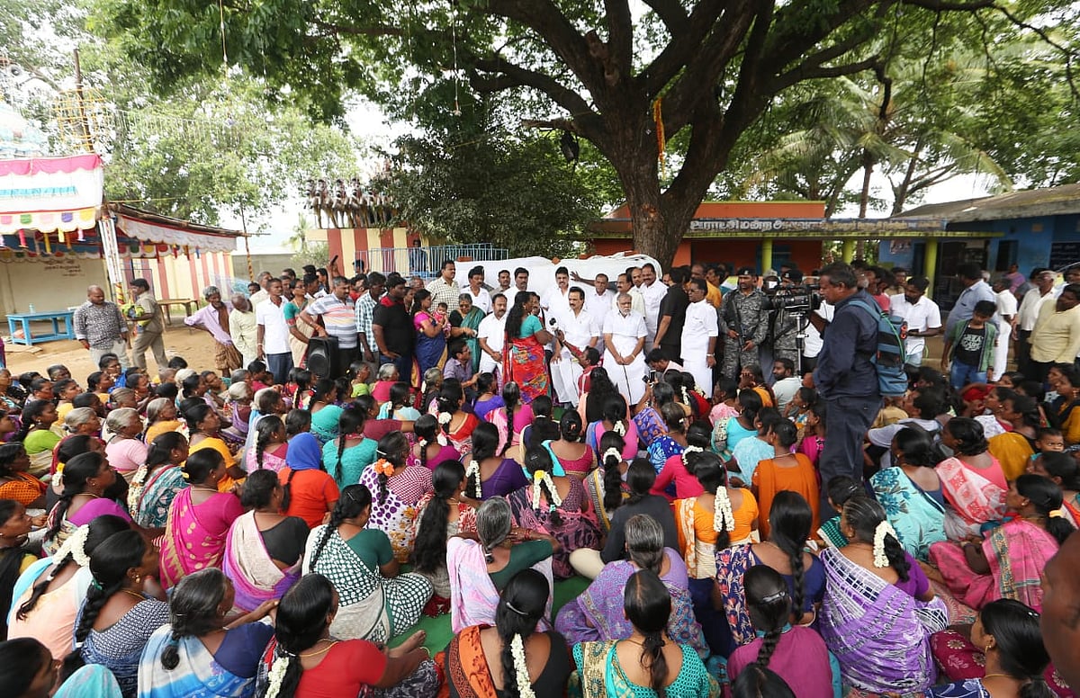 மு.க.ஸ்டாலினை வாஞ்சையுடன் வரவேற்ற வேலூர் மக்கள்... மூன்றாம் நாள் பரப்புரை விறுவிறு..! (ஆல்பம்)
