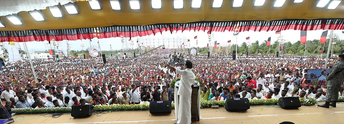தேனி தி.மு.க பொதுக்கூட்டம் : ஆர்பரித்த மக்கள் கடல்... முகம் மலர்ந்த மு.க ஸ்டாலின் (ALBUM)