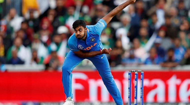 உலகக்கோப்பை போட்டியில் இருந்து விஜய்சங்கர் விலகல் : அணியில் இணையும் புதிய வீரர் யார் ?