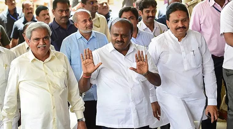 சபாநாயகருக்கு உத்தரவிட மறுப்பு... கர்நாடக அதிருப்தி MLAக்கள் தகுதி நீக்கம் செய்யப்பட வாய்ப்பு!