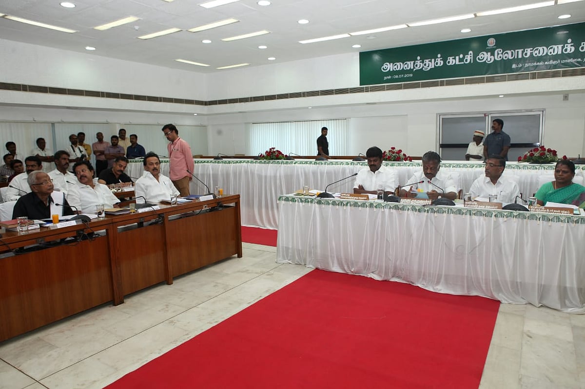 அனைத்துக் கட்சி கூட்டத்தில் கூட பங்கேற்காத எடப்பாடி : மேலிட உத்தரவால் பம்முகிறாரா?