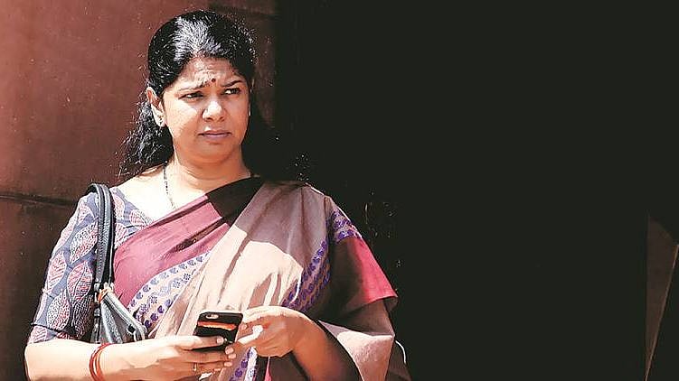 தமிழுக்காக ஒதுக்கப்பட்ட நிதி எவ்வளவு? உணவுக்கு பதில் பெட்ரோலை குடிக்க முடியுமா? - கனிமொழி சரமாரி கேள்வி!