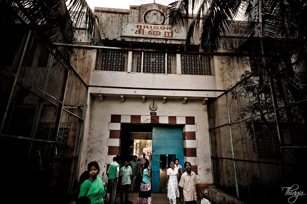 வீட்டுல பொண்டாட்டி, புள்ளைங்க மதிக்கல.. ஜெயிலுக்கு போவதற்காக அடிக்கடி திருடிய முதியவர் !