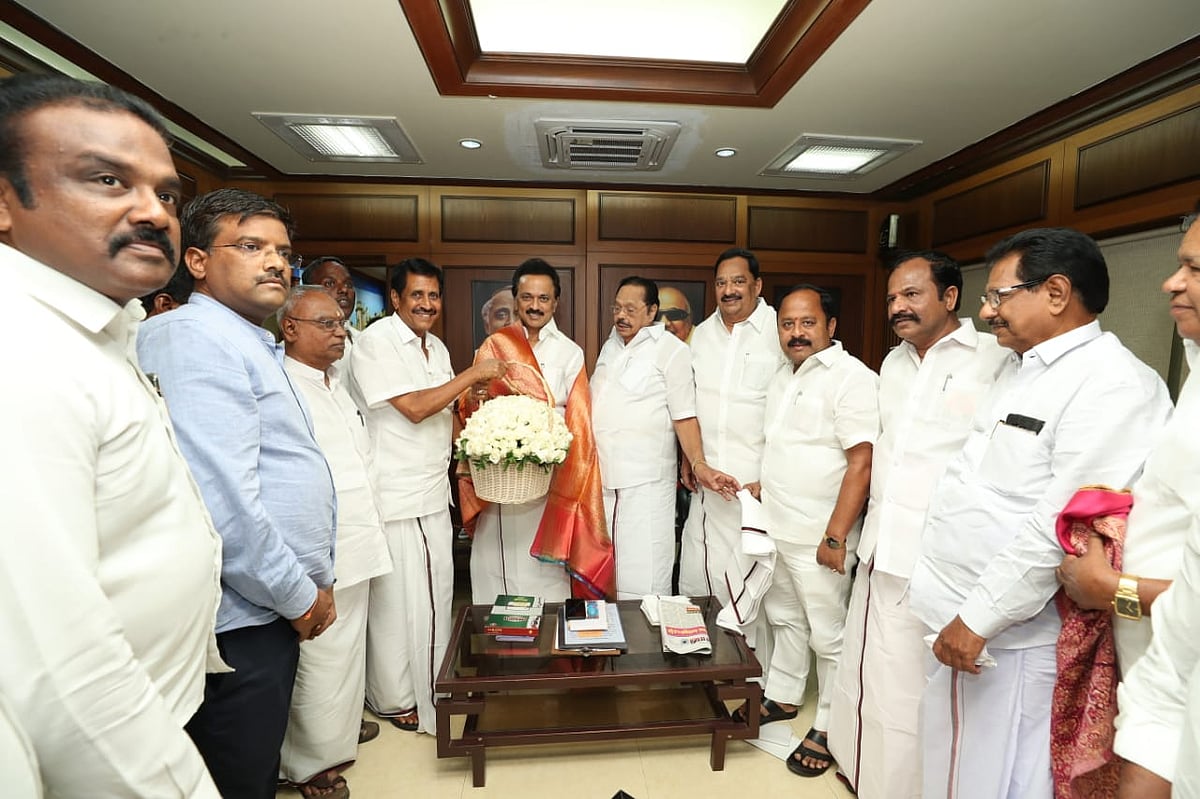 தி.மு.கவில் இணைந்த முன்னாள் எம்.எல்.ஏ - சரசரவென சரியும் அ.ம.மு.க : என்னாகும் தினகரன் எதிர்காலம் ?