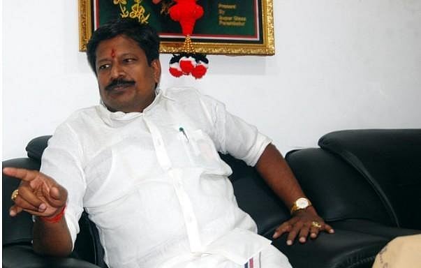 மும்மொழி கொள்கைக்கு ஆதரவு தெரிவித்த அ.தி.மு.க எம்.எல்.ஏ : குழப்பத்தில் மக்கள்! 