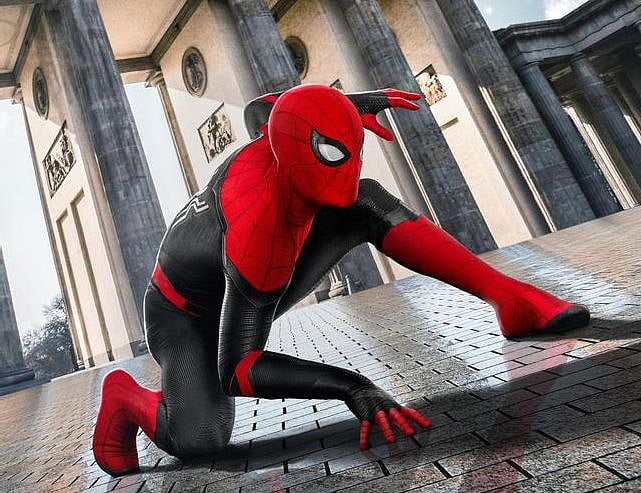 சிக்கலான கதை.. திரைக்கதையில் அத்தனை உழைப்பு : ‘Spiderman : Far From Home’ விமர்சனம்!