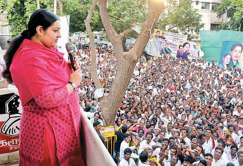 “அதை நீங்கள்தான் கூறவேண்டும் தீபாம்மா!”: அரசியலுக்கு முழுக்கு விவகாரத்தில் அந்தர்பல்டி அடிக்கும் ஜெ.தீபா!