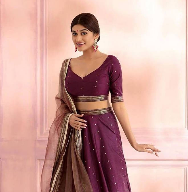 திருமணம் செய்யும் எண்ணம் இல்லை.. எல்லோருமே எனக்கு நண்பர்கள் : ஓவியா ஓபன் டாக் !