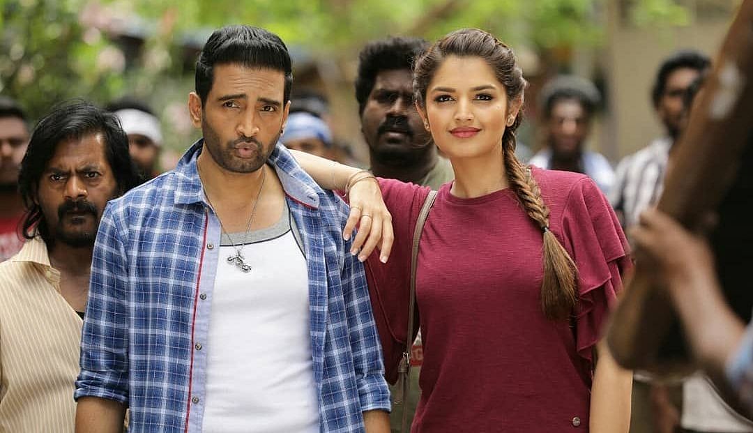 லாஜிக் இல்லைன்னா பரவாயில்லை... கதையாவது வேண்டாமா? : சந்தானத்தின் ‘A1’ விமர்சனம்!