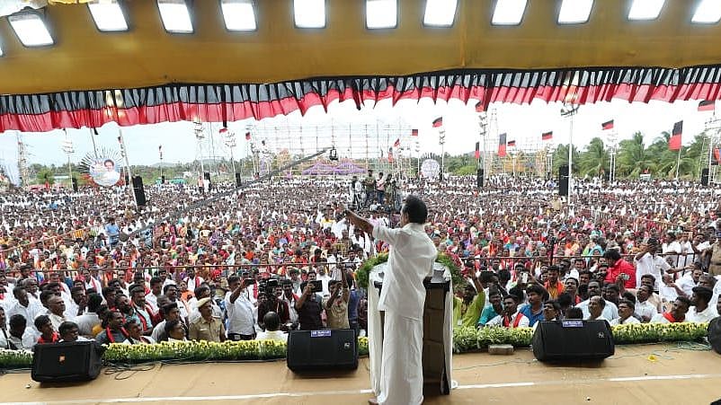 தேனி தி.மு.க பொதுக்கூட்டம் : ஆர்பரித்த மக்கள் கடல்... முகம் மலர்ந்த மு.க ஸ்டாலின் (ALBUM)