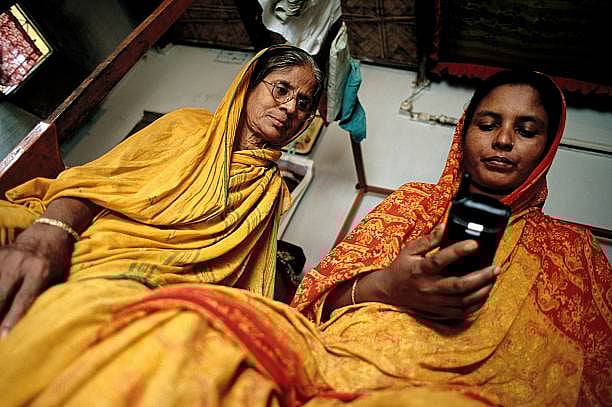 சாதிமறுப்பு திருமணத்திற்கு 2 லட்சம் அபராதம், பெண்கள் செல்போன் பயன்படுத்த தடை: குஜராத்தில் நவீன தீண்டாமை