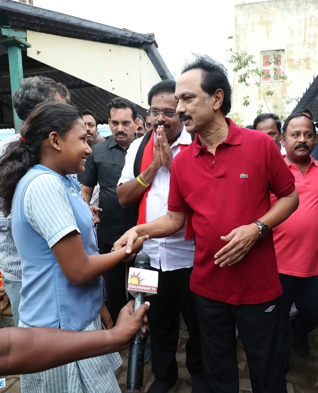 பரப்புரையை தொடங்கிய மு.க.ஸ்டாலின்... திரண்டு வந்து வரவேற்பளித்த வேலூர் மக்கள்... (ஆல்பம்)