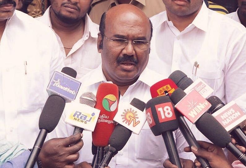 ‘அரசு வேலையை நம்பாதீங்க.. சுயதொழில் செய்ங்க..’ : தமிழக அமைச்சர்களின் லட்சணம் இதுதான்- இளைஞர்கள் அதிர்ச்சி