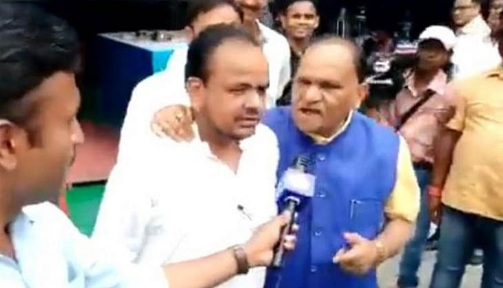 “நீ ராமர் வழி வந்தவன்; பாபர் வழி அல்ல” - இஸ்லாமிய MLAவை ‘ஜெய்ஸ்ரீராம்’ சொல்லச் சொன்ன பாஜக அமைச்சர்(Video)