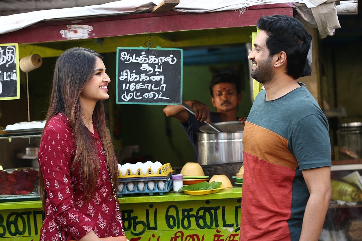 லாஜிக் இல்லைன்னா பரவாயில்லை... கதையாவது வேண்டாமா? : சந்தானத்தின் ‘A1’ விமர்சனம்!