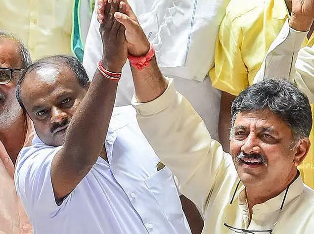 கர்நாடக அரசியலில் ஒரு பாகுபலி : தனி ஒருவனாக ஆட்சியைக் காப்பாற்ற போராடும் டி.கே சிவக்குமார்