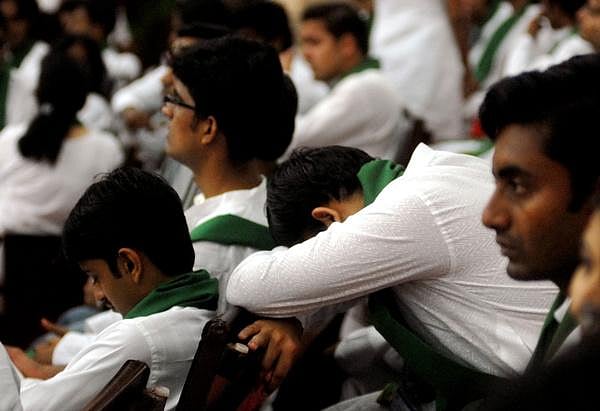 ஐ.ஐ.டி-யில் கடந்த 2 ஆண்டுகளில் பாதியிலேயே படிப்பைக் கைவிட்ட 2,400 மாணவர்கள் : சாதி பாகுபாடுதான் காரணமா ?