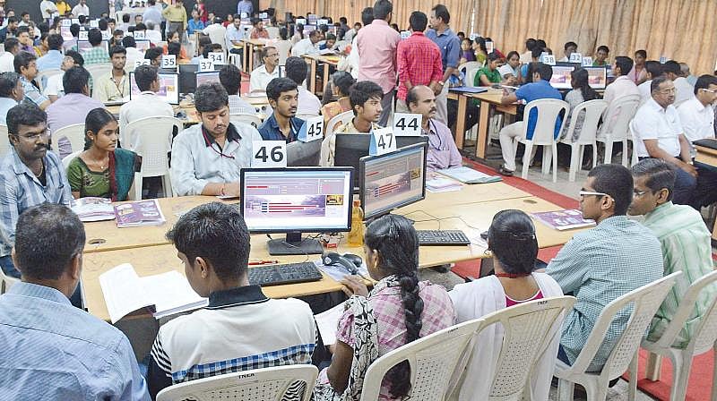 ஒருவர் கூட சேராத 35 கல்லூரிகள்; நிரம்பாத 1 லட்சம் இடங்கள்- பொறியியலை புறக்கணிக்கும் தமிழக மாணவர்கள்!