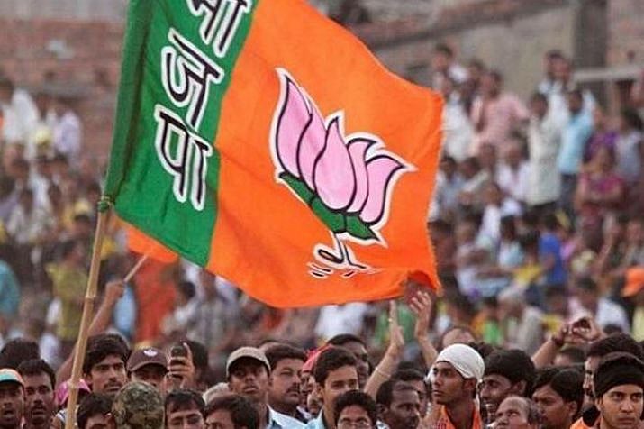 மக்களை கவர  பிரபலங்களை கட்சிக்குள் இழுக்கும் பா.ஜ.க : ரஜினி, தோனி என வரிசை கட்டும் பட்டியல் ?