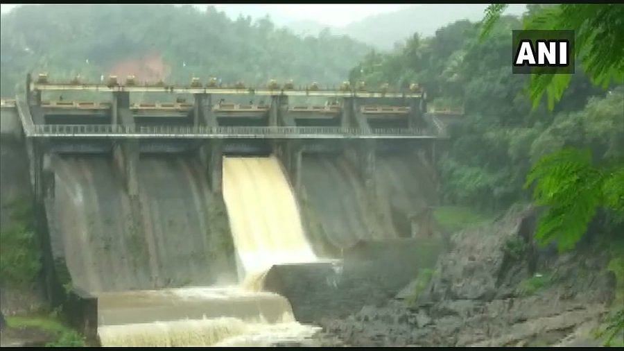 கேரளாவை அச்சுறுத்தி வரும் கனமழை : பல மாவட்டங்களுக்கு ‘ரெட் அலெர்ட்’!