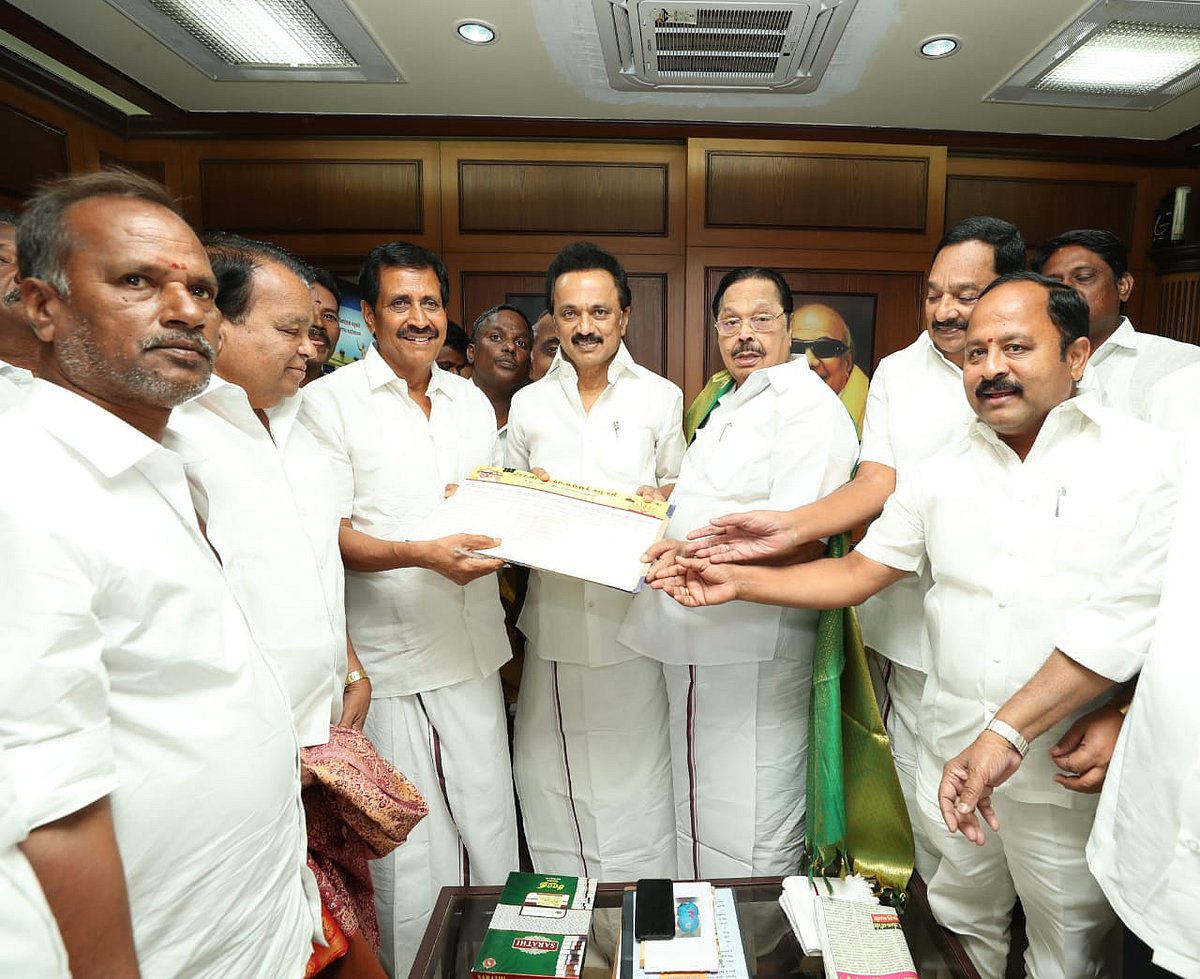 தி.மு.கவில் இணைந்த முன்னாள் எம்.எல்.ஏ - சரசரவென சரியும் அ.ம.மு.க : என்னாகும் தினகரன் எதிர்காலம் ?