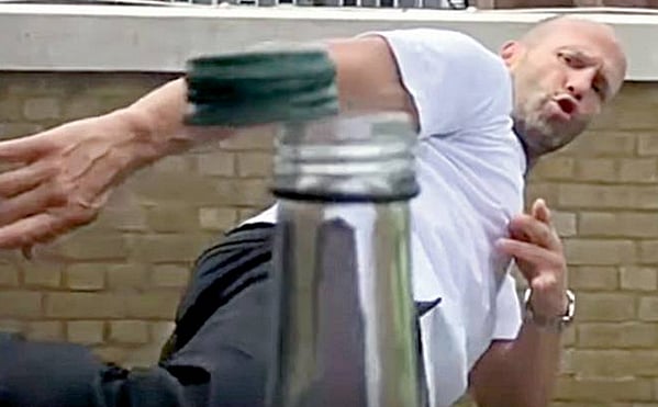 வைரலாகும் “பாட்டில் கேப் சேலஞ்ச்” : இணையத்தைக் கலக்கும் பிரபலங்கள்! (வீடியோ)