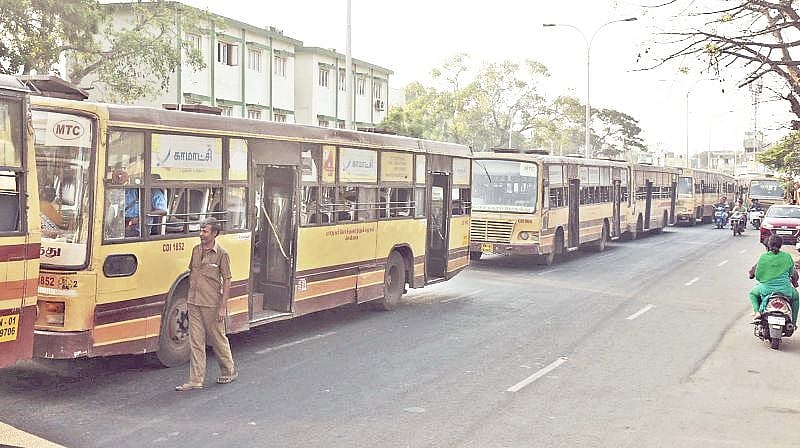 சம்பளத்தில் பாதிதான் இருக்கு.. மீதி எங்கே? : போக்குவரத்து ஊழியர்கள் திடீர் ஸ்டிரைக்!