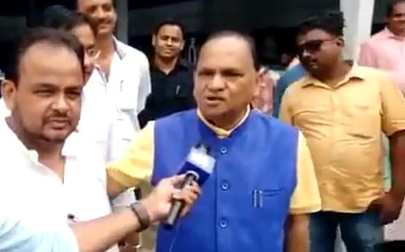 “நீ ராமர் வழி வந்தவன்; பாபர் வழி அல்ல” - இஸ்லாமிய MLAவை ‘ஜெய்ஸ்ரீராம்’ சொல்லச் சொன்ன பாஜக அமைச்சர்(Video)