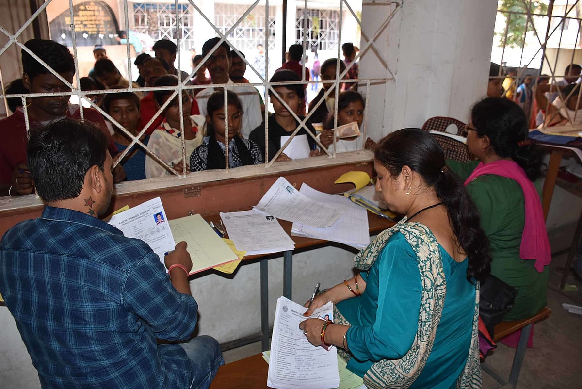 நீட் தேர்வு மோசடி : அரசுப் பள்ளியில் படித்த ஒரே ஒரு மாணவிக்கு மட்டுமே ‘சீட்’ - சிதையும் மருத்துவக் கனவு !