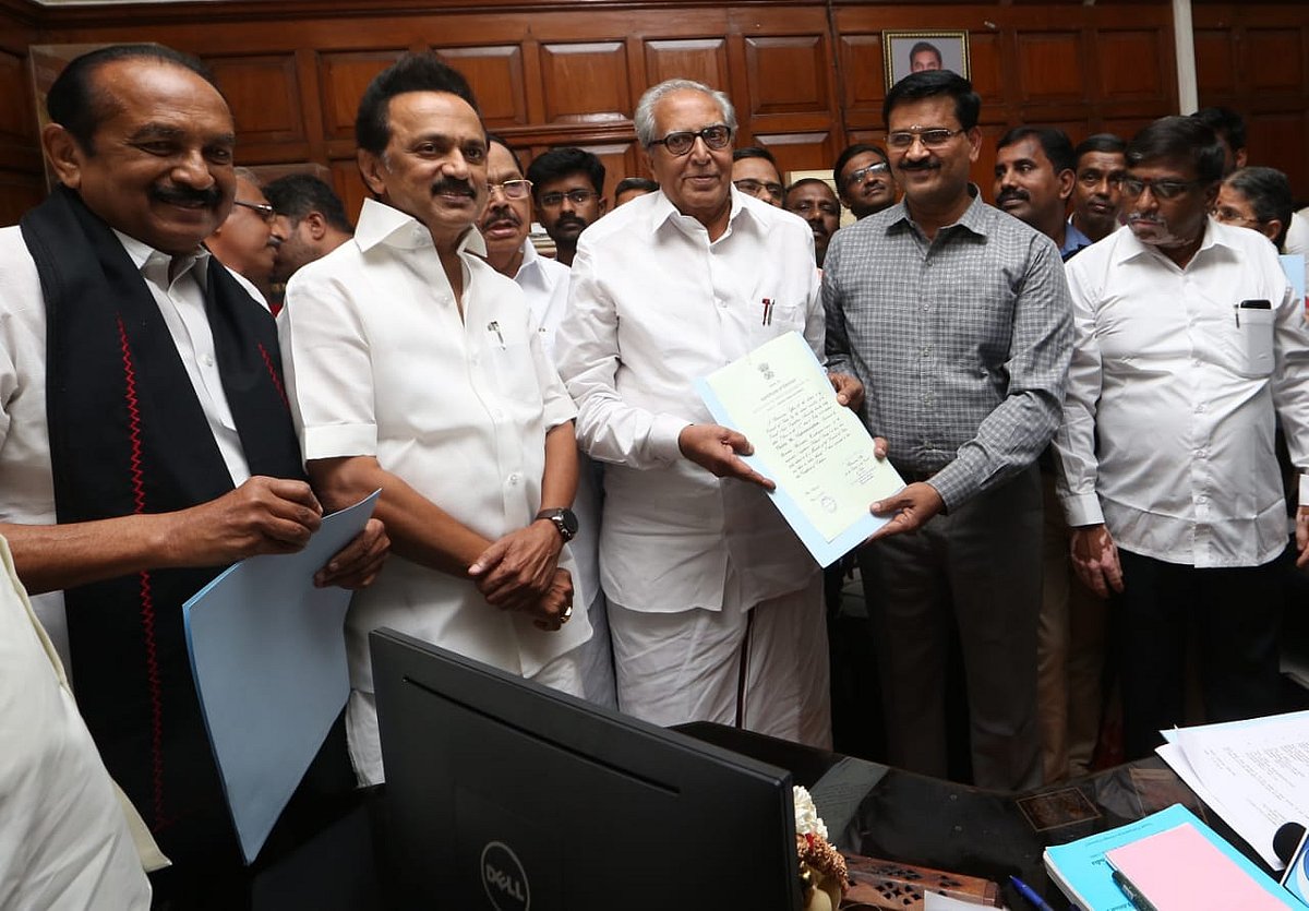 கலைஞர் நினைவிடத்தில் கலங்கிய வைகோ : பெரியார், அண்ணாவுக்கு மரியாதை செய்த ராஜ்யசபா எம்.பி.,க்கள் (album)