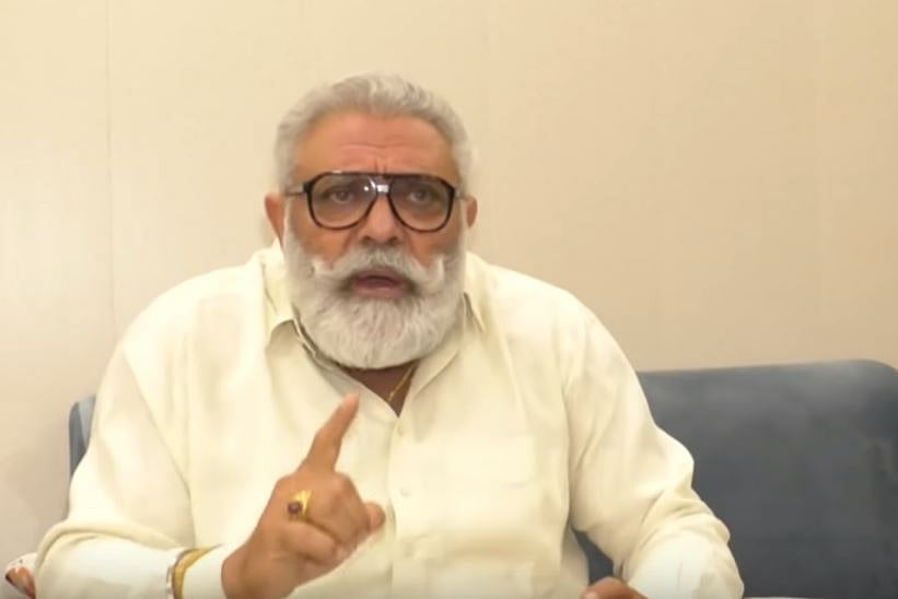 யுவராஜ் இருக்க தோனிக்கு கேப்டன் பதவி கிடைக்க காரணம் என்ன? : கிளம்பிய புதிய சர்ச்சை