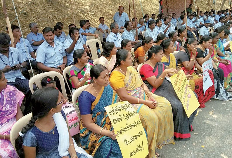சேலம் இரும்பாலை தனியார்மயமாதலுக்கு எதிர்ப்பு : தொழிலாளர்கள் குடும்பத்துடன் போராட்டம்!