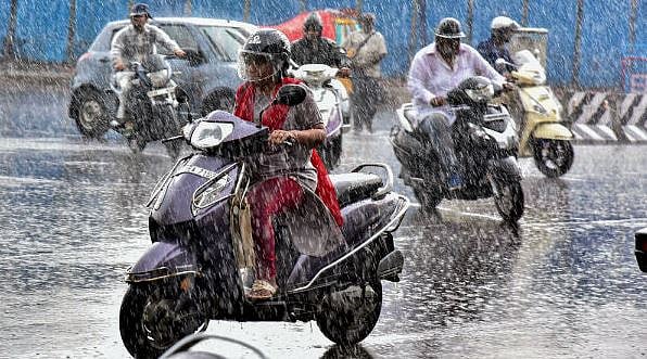 “சென்னையில் ‘டமால் டுமீல்’ மழை பெய்யும்..” : வெதர்மேன் ட்வீட்!